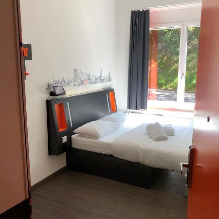 Easyhotel Zuerich West Buitenkant foto