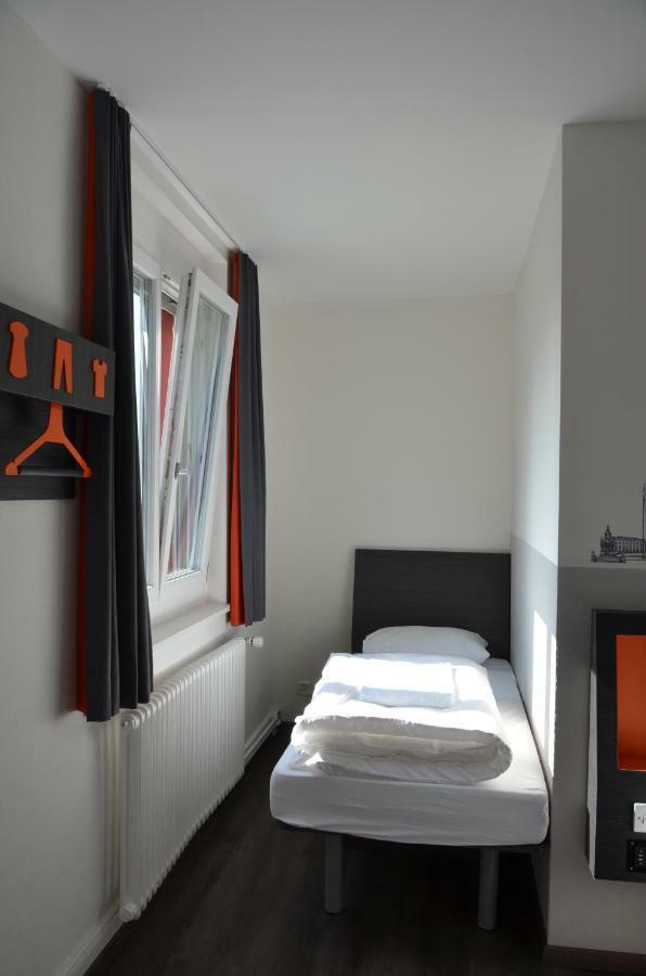 Easyhotel Zuerich West Buitenkant foto