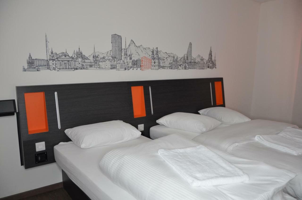 Easyhotel Zurich West Buitenkant foto